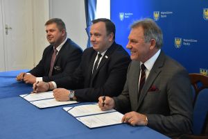 Podpisanie umów na inwestycje w OZE