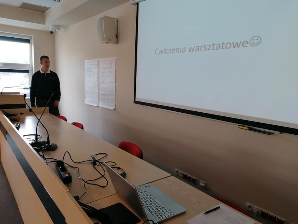 Na zdjęciu: Członkowie Młodzieżowego Forum Samorządowego Czerwionki-Leszczyn podczas warsztatów