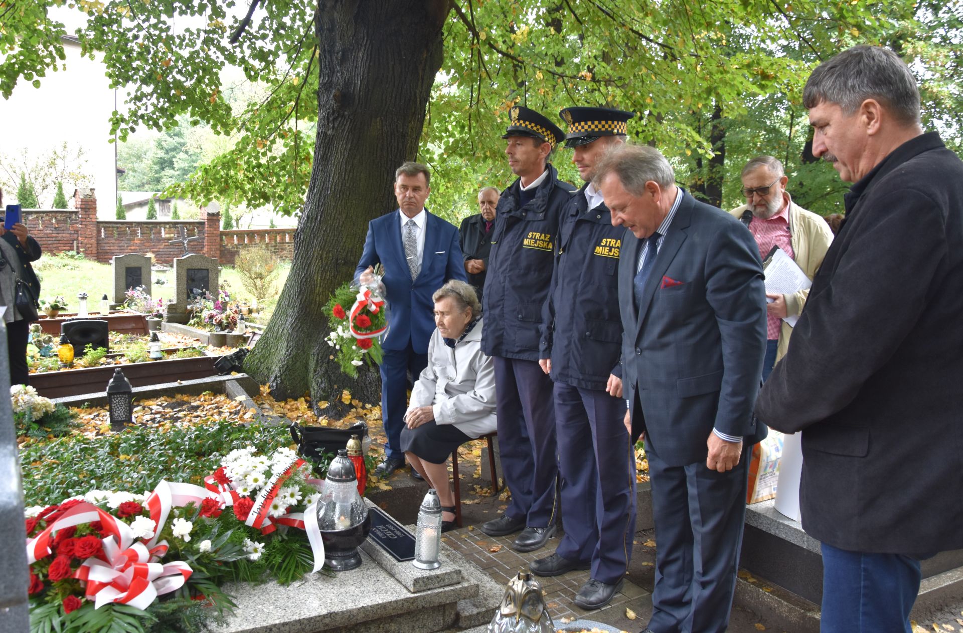 Na zdjęciach: uroczystości uhonorowania grobu Powstańca Śląskiego Urbana Czecha znakiem pamięci „Tobie Polsko”