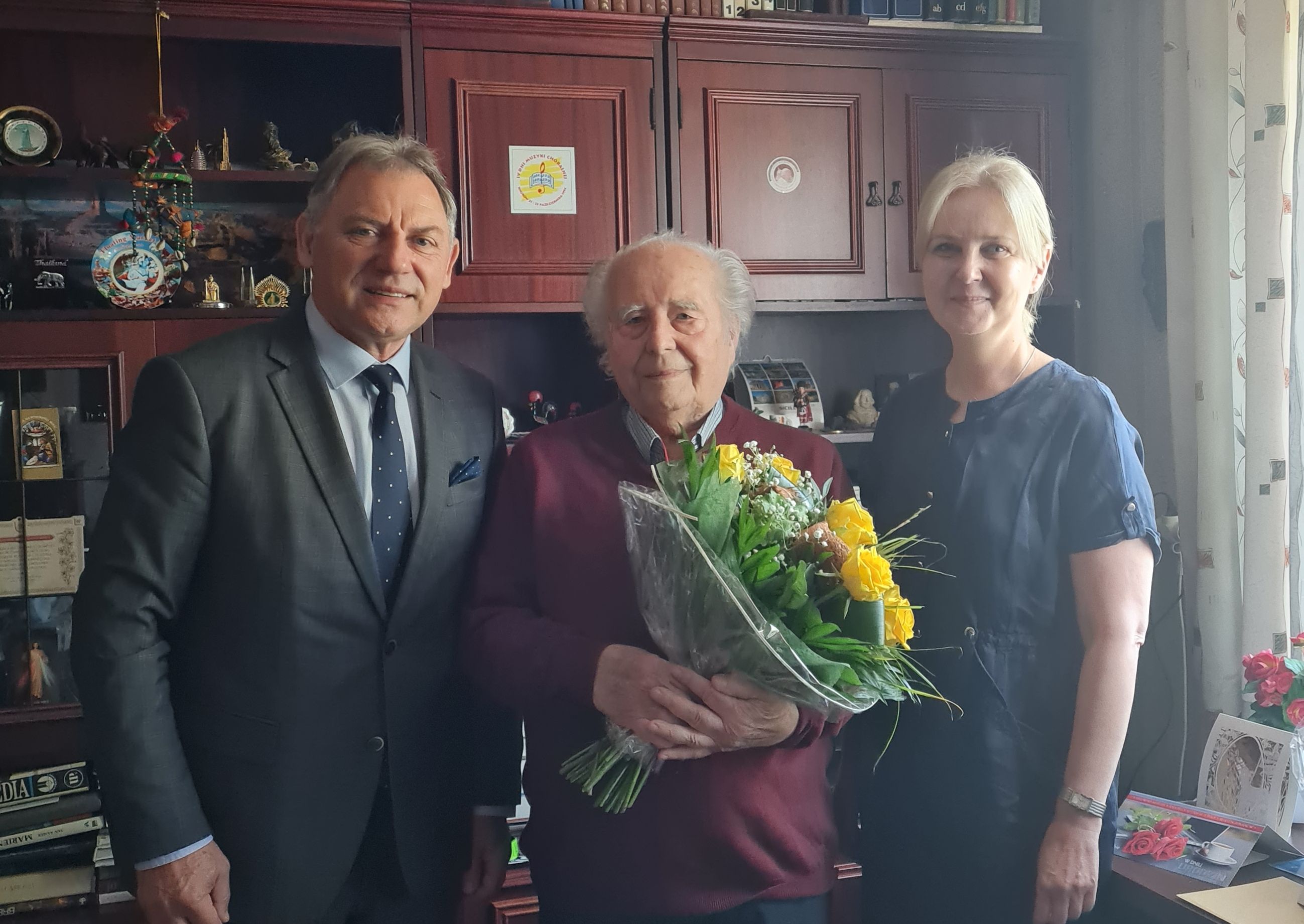 Na zdjęciu: Burmistrz Wiesław Janiszewski, Jerzy Pogocki, Pełnomocnik ds. społecznych Aleksandra Chudzik