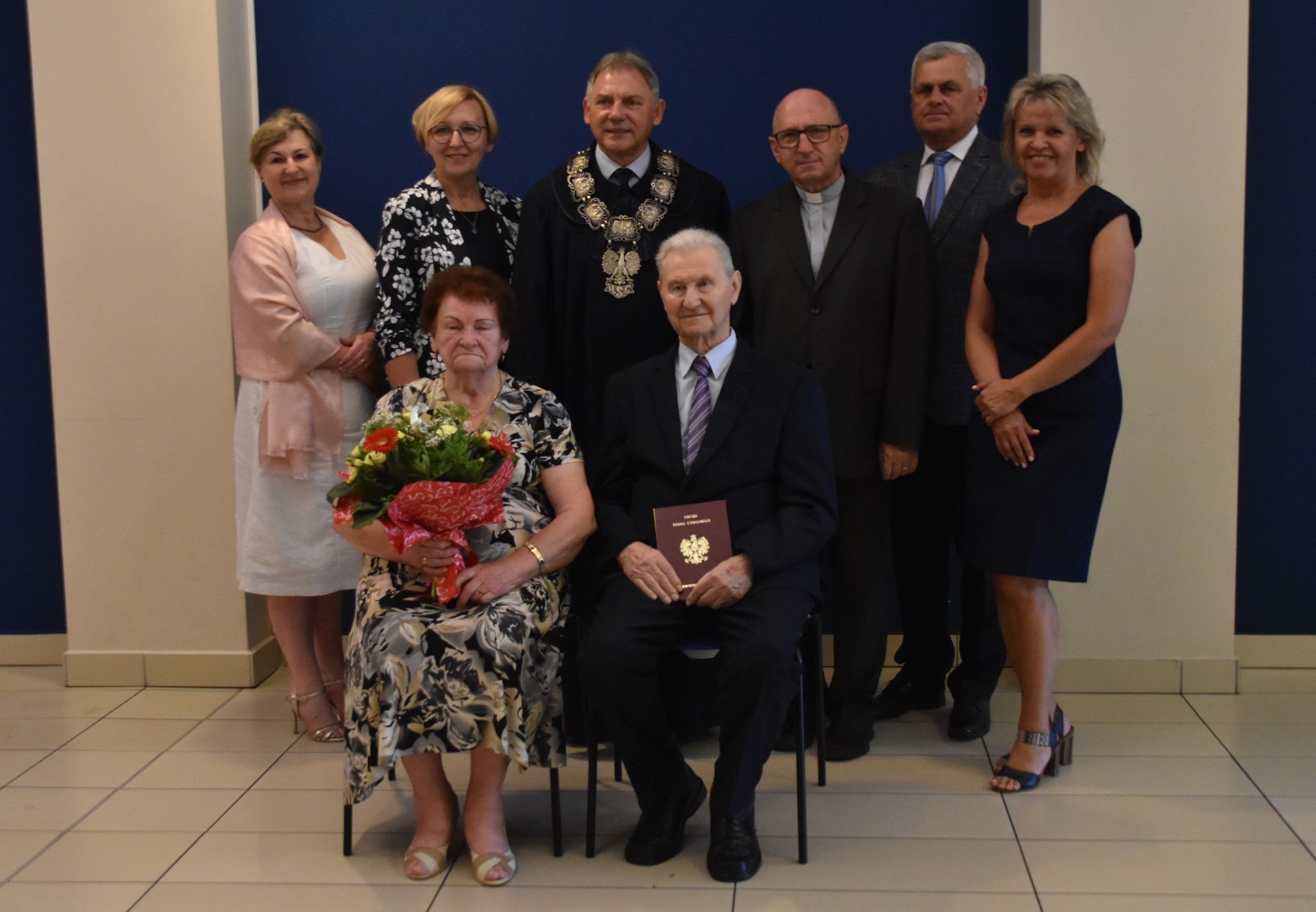 Na zdjęciach; jubilaci obchodzący 65 rocznicę ślubu