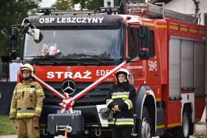 Nowy samochód dla OSP Leszczyny