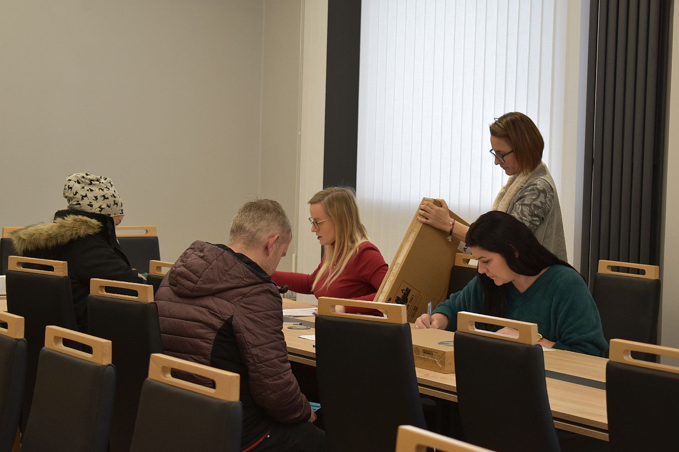 przekazywanie komputerów uczestnikom projektu