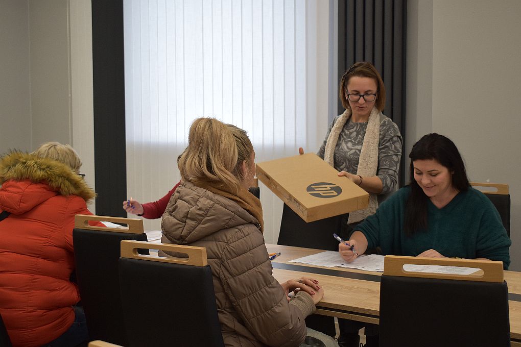 przekazywanie komputerów uczestnikom projektu