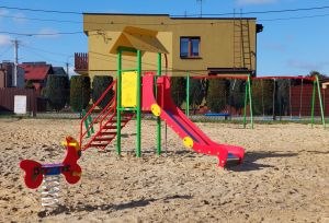 Nowy plac zabaw w Leszczynach