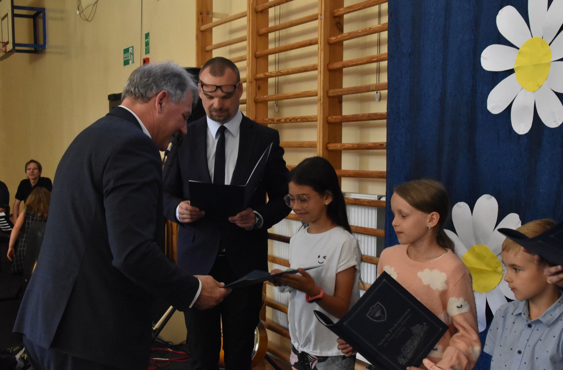 Wręcznenie nagród w SP Bełk