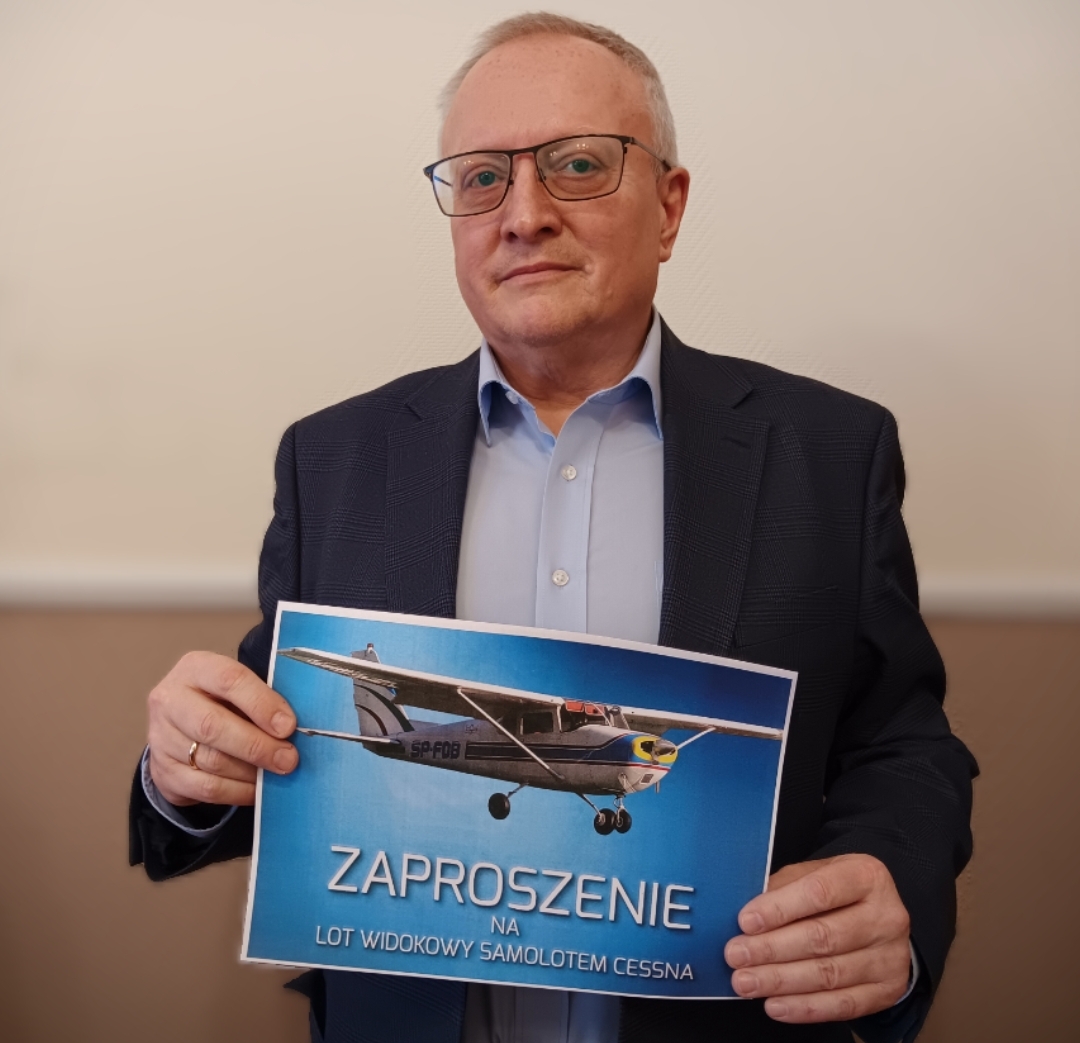 radny G. Wolnik z woucherem na przelot
