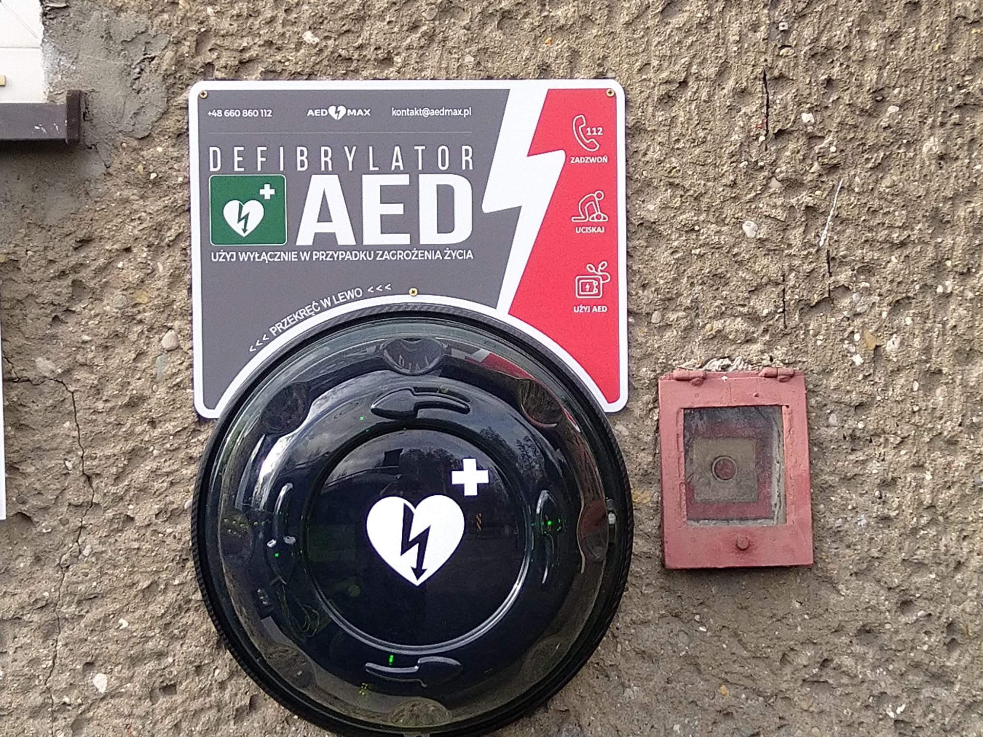 Defibrylator AED znajdujący się w jednostce OSP Dębieńsko Wielkie