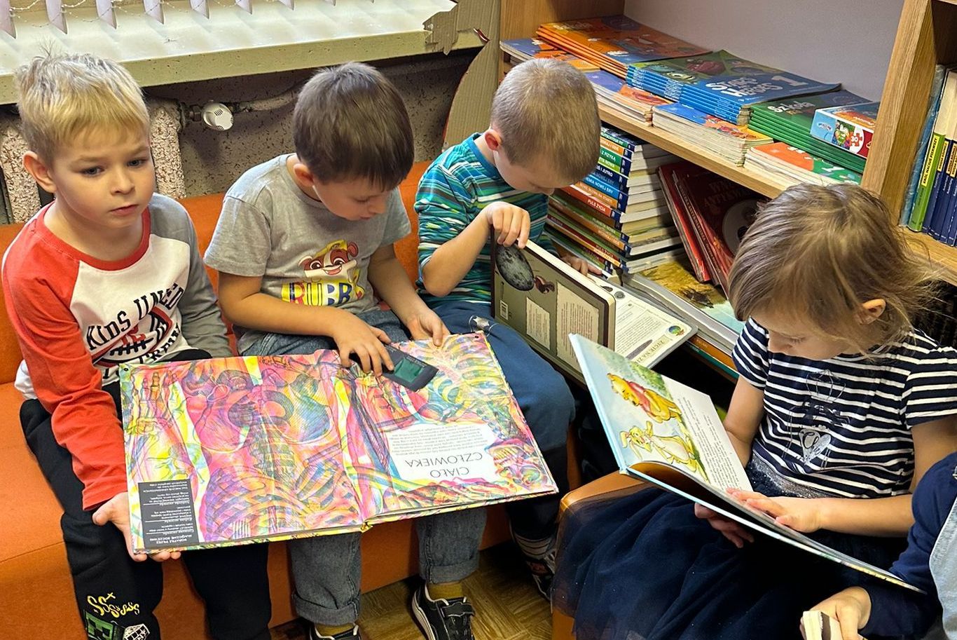 Dzieci z Oddziału Przedszkolnego przy SP Przegędza w Bibliotece