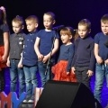 Przedszkolaki składają życzenia babciom i dziadkom