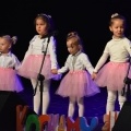 Przedszkolaki składają życzenia babciom i dziadkom