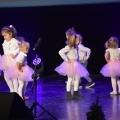 Przedszkolaki składają życzenia babciom i dziadkom