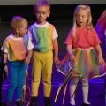 Przedszkolaki składają życzenia mamom