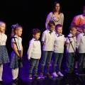 Przedszkolaki składają życzenia mamom