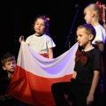 Przedszkolaki składają życzenia babciom i dziadkom