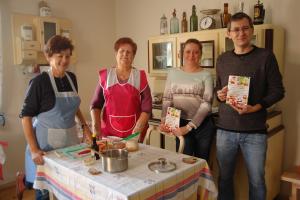 Mieszkańcy wydali książkę kucharską